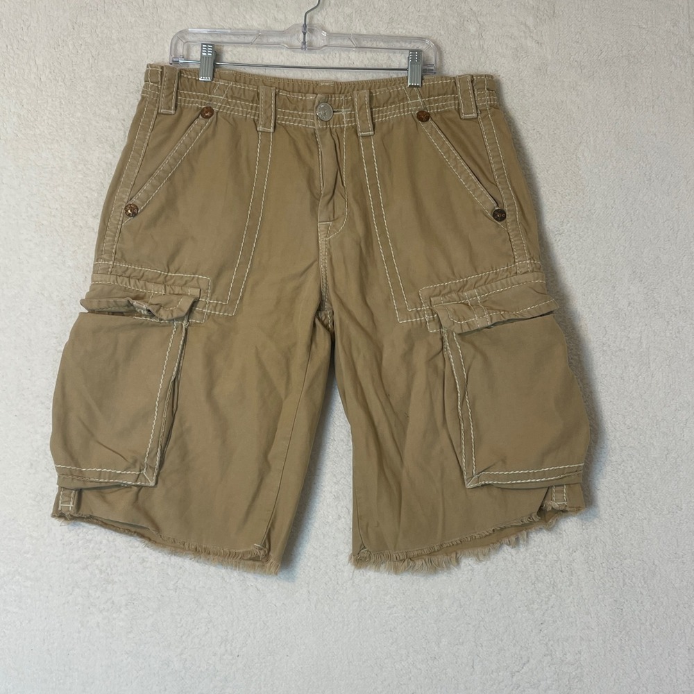 True Religion Mens Tan Cargo Shorts Big T Stitch Raw Hem Size 33 MEG841EH